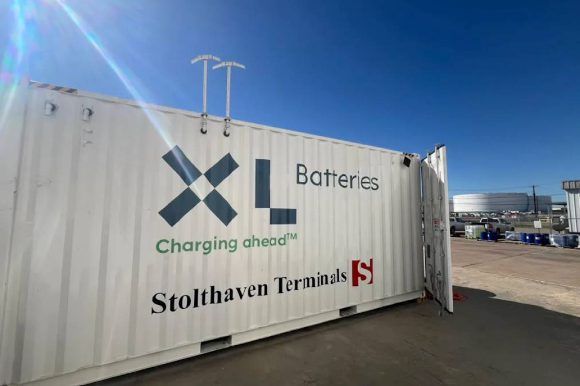 شركة XL Batteries تستخدم البنية التحتية البتروكيميائية لتخزين طاقة الشمس والرياح.