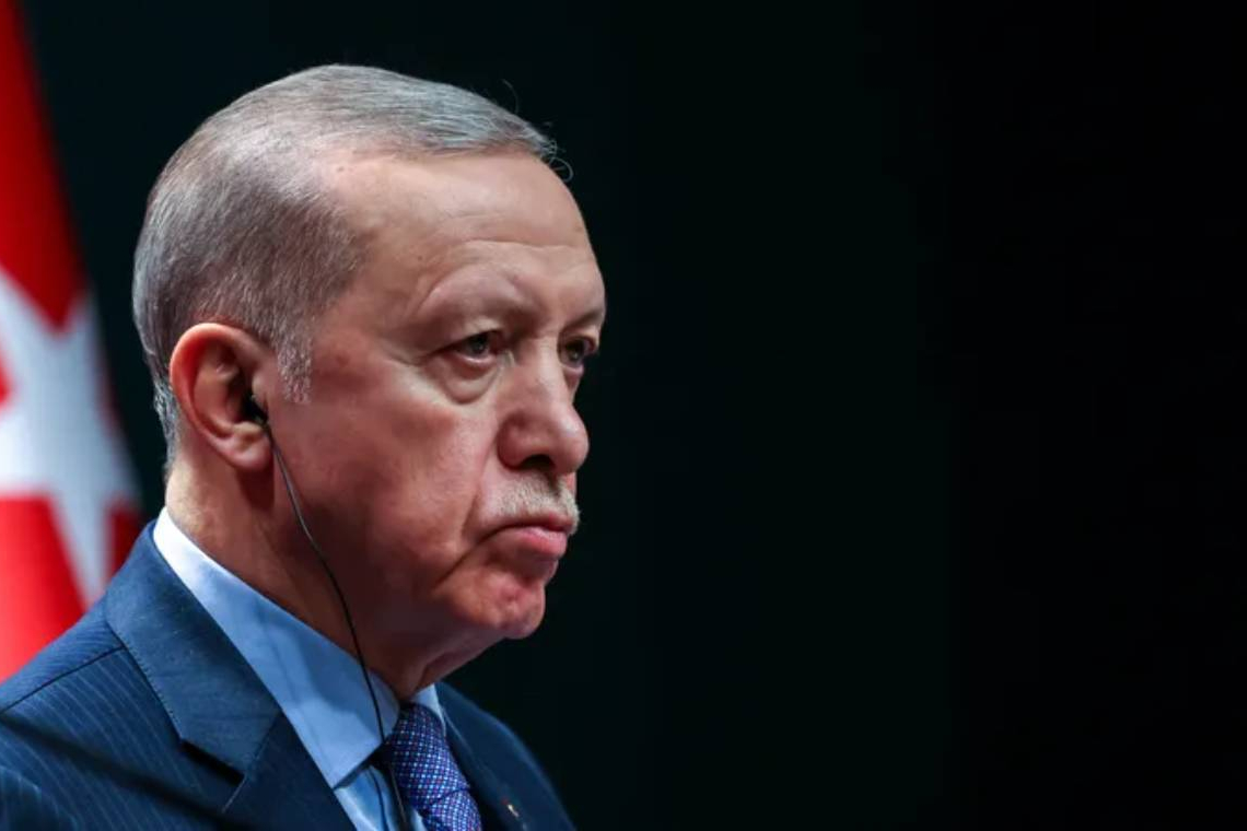 عاجل | الرئاسة التركية: أردوغان يؤكد دعم دمشق ويدعو لاستقرار سوريا ويشيد برفع العقوبات الأمريكية