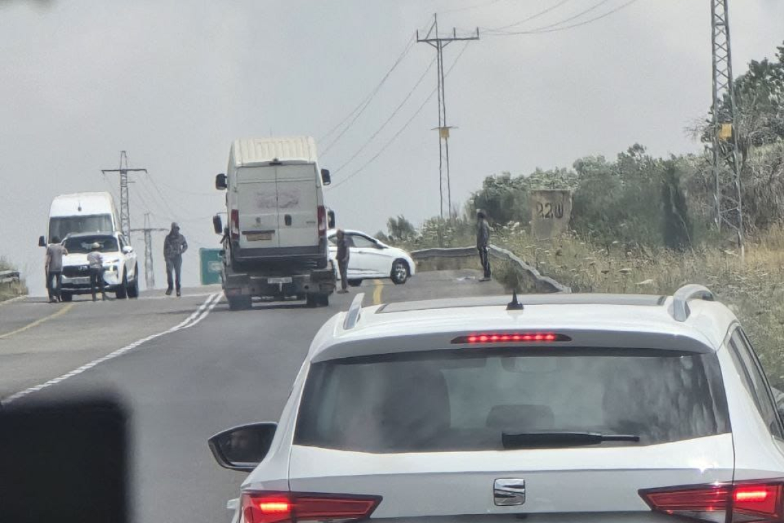 عاجل | مستوطنون يعتدون على مركبات فلسطينية قرب يتسهار جنوب نابلس ظهر اليوم .